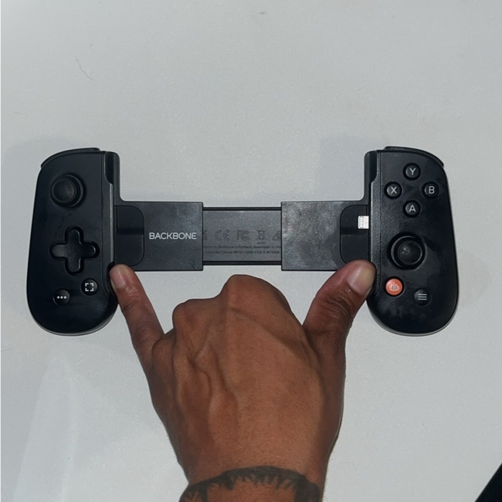 Backbone iPhone Controller - Picture 3 of 3